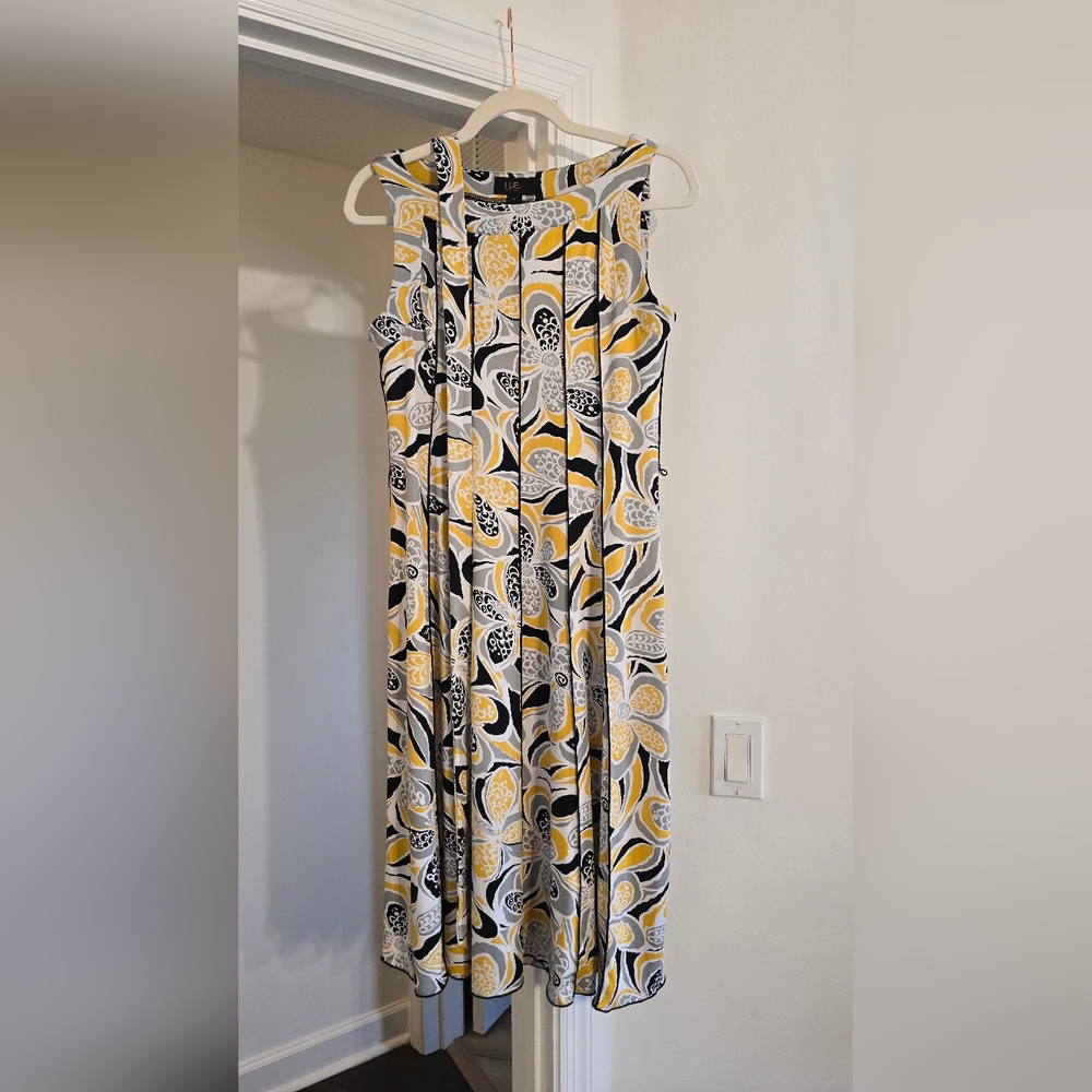 Elegant Yellow and Black Pattern Dress with waist tie and boat neck line Size 8